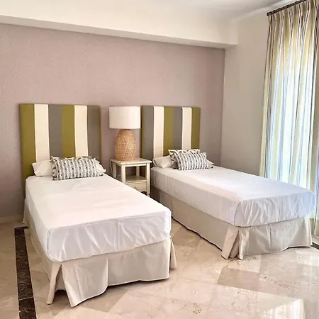 New Modern Townhouse Golden Mile Apartment *