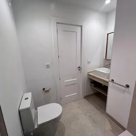 New Modern Townhouse Golden Mile Apartment