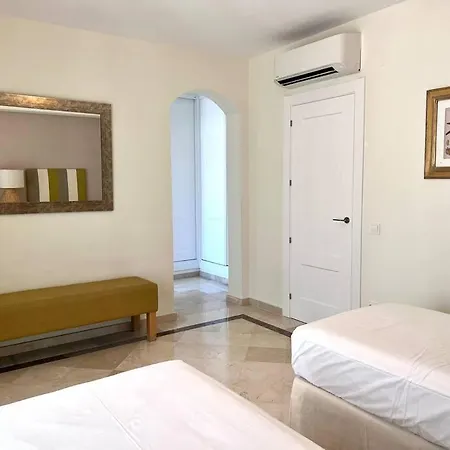 New Modern Townhouse Golden Mile Apartment *