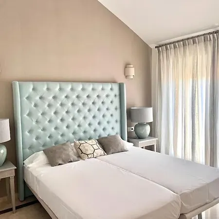 New Modern Townhouse Golden Mile Apartment