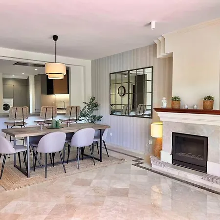 New Modern Townhouse Golden Mile Apartment